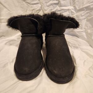 Cozy Black Fur-Trimmed Winter Boots